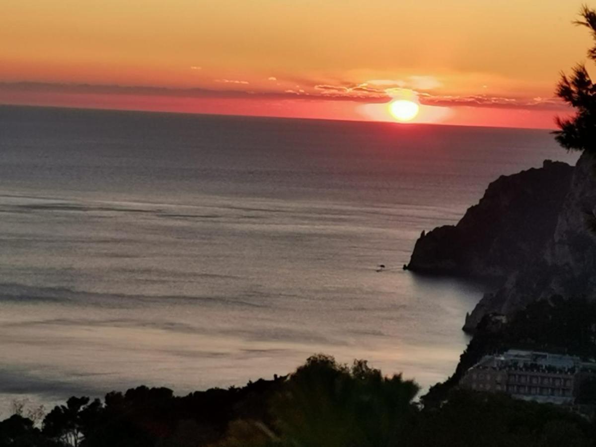 Marvelous Sea View Villa Капри Экстерьер фото