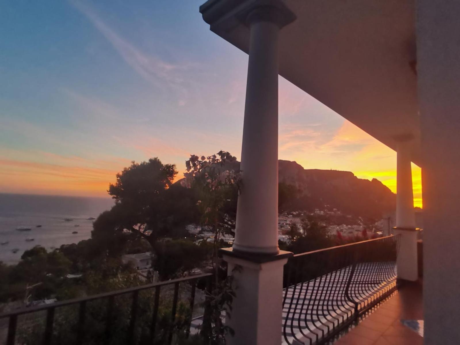 Marvelous Sea View Villa Капри Экстерьер фото