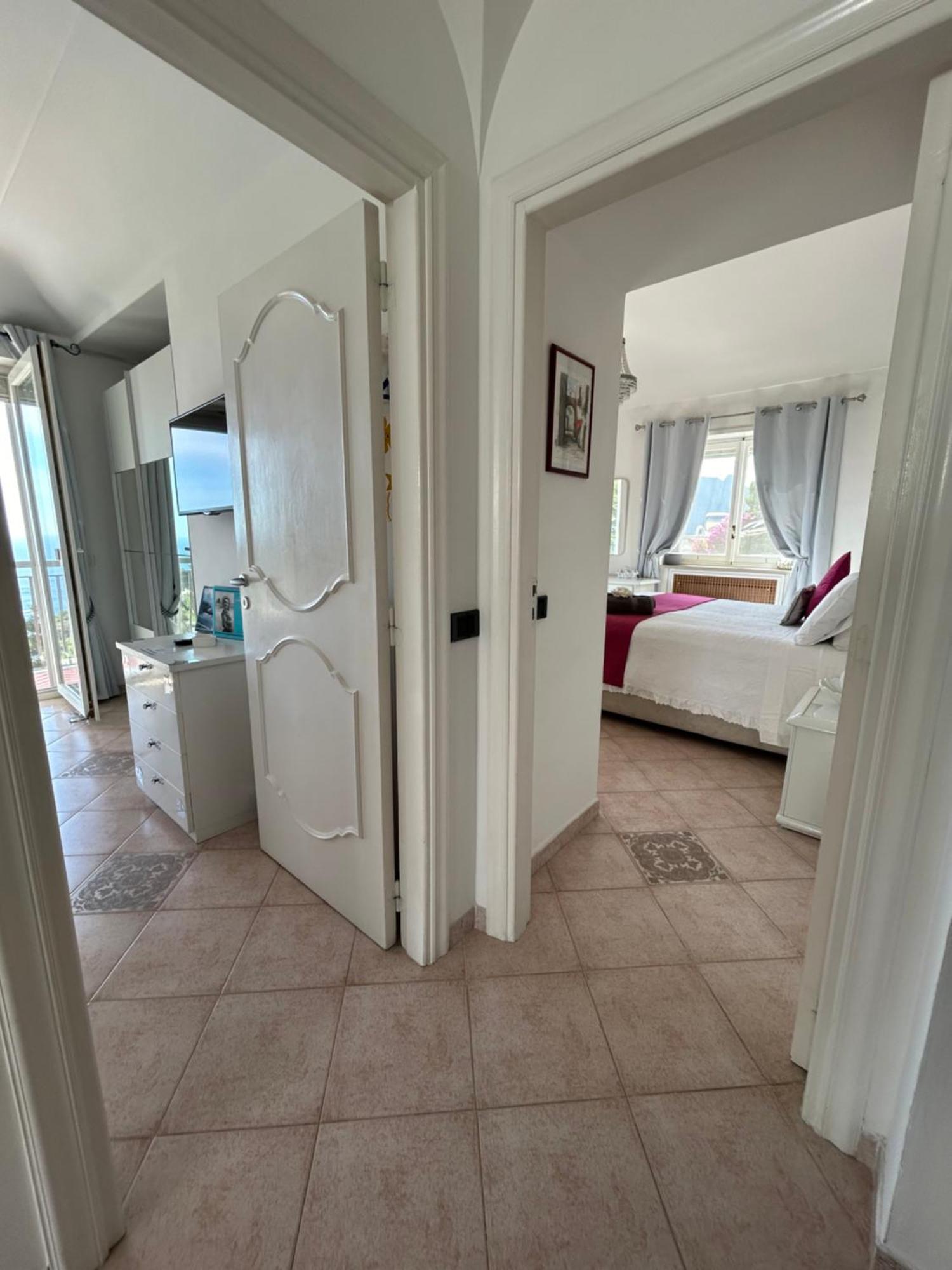 Marvelous Sea View Villa Капри Экстерьер фото