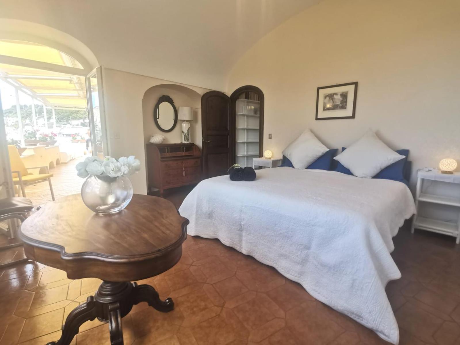 Marvelous Sea View Villa Капри Экстерьер фото