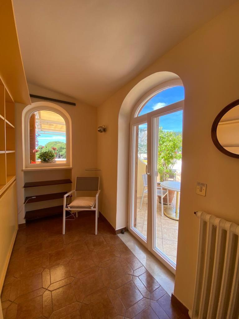 Marvelous Sea View Villa Капри Экстерьер фото